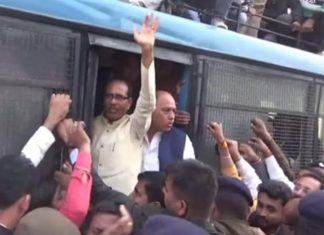 किसानों के यूरिया संकट को लेकर पूर्व मुख्यमंत्री शिवराज सिंह का आन्दोलन,नेता प्रतिपक्ष गोपाल भार्गव के साथ दी गिरफ्तारी, संवाद न्यूज डेस्क से एमडी कमलेश कुशवाहा की रिपोर्ट