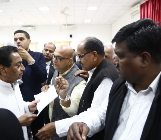 सीएम से मिला कांग्रेस का प्रतिनिधि मण्डल,क्षेत्रीय समस्याओं को लेकर 8 सूत्रीय मांग पत्रों का सौंपा ज्ञापन,सिंगरौली से संवाद न्यूज ब्यूरो गोबिन्द राज की रिपोर्ट