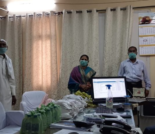 एनसीएल झींगुरदा ने ग्रामीणों को दिया सेनेटाइजर एवं मास्क महाप्रबन्धक झींगुरदा ने गावों के प्रधानों के साथ की कोविड-19 पर चर्चा,सिंगरौली से संवाद न्यूज ब्यूरो गोबिंद राज की रिर्पोट