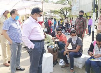 स्पेशल ट्रेन से रीवा पहुंचे मजदूरों ने मुख्यमंत्री शिवराज सिंह का जताया आभार, कमिश्नर व कलेक्टर ने रेलवे स्टेशन पर ली जानकारी