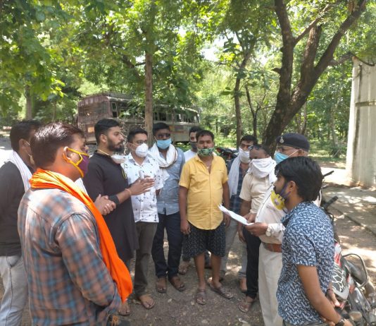 व्यापारी संघ के अध्यक्ष के साथ हुऐ दुर्व्यवहार से आक्रोशित व्यापारी महासंघ पटेरा इकाई ने सौंपा ज्ञापन,दमोह संवाद न्यूज ब्यूरो विक्की ताम्रकार की रिपोर्ट