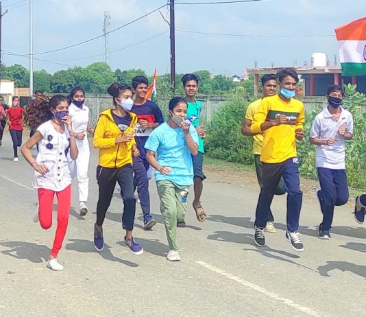 आजादी के अमृत महोत्सव के तहत पथरिया में स्वतंत्रता दौड़ संपन्न| भारतीय सेना के वीर जवानों ने हरि झंडी दिखाकर किया रवाना| संवाद न्यूज़ प्रबंधक विजय यादव की रिपोर्ट