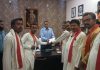 भगवती मानव कल्याण संगठन के कार्यकर्त्ताओ ने एसपी को आवेदन देते हुये कहा बटियागढ़ थाना प्रभारी मनीष मिश्रा बोले की अगर अवैध शराब पकड़ी तो साले किसी भी संगीन मामले में फंसा कर जेल भेज दूंगा क्योंकि सरकार हमें जितना वेतन देती है उससे दुगना वेतन शराब ठेकेदार मुझे अवैध शराब बिकवाने का देता है संवाद न्यूज़ प्रबंध संपादक विजय यादव