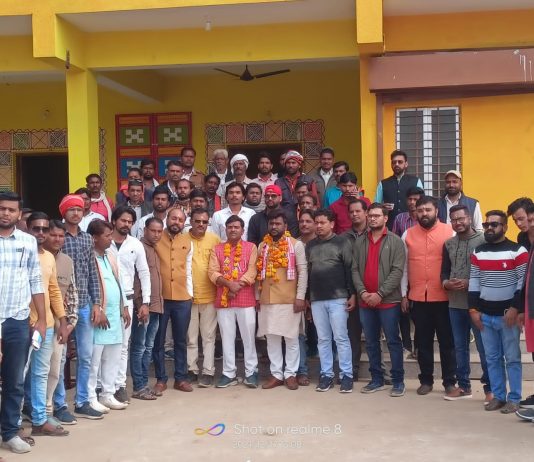 बांदकपुर मे भाजपा के युवा मोर्चा जिला अध्यक्ष भारत यादव का फूल मालाओं से किया गया स्वागत दमोह से जिला ब्यूरो अभिषेक राजपूत के साथ संवाद न्यूज़ प्रबंध संपादक विजय यादव