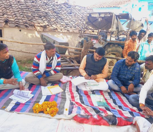 विधायक धर्मेंद्र सिंह लोधी बूथ स्तर पर कार्यकर्त्ताओ की ले रहे बैठक जबेरा से हेमराज सिंह के साथ संवाद न्यूज़ प्रबंध संपादक विजय यादव